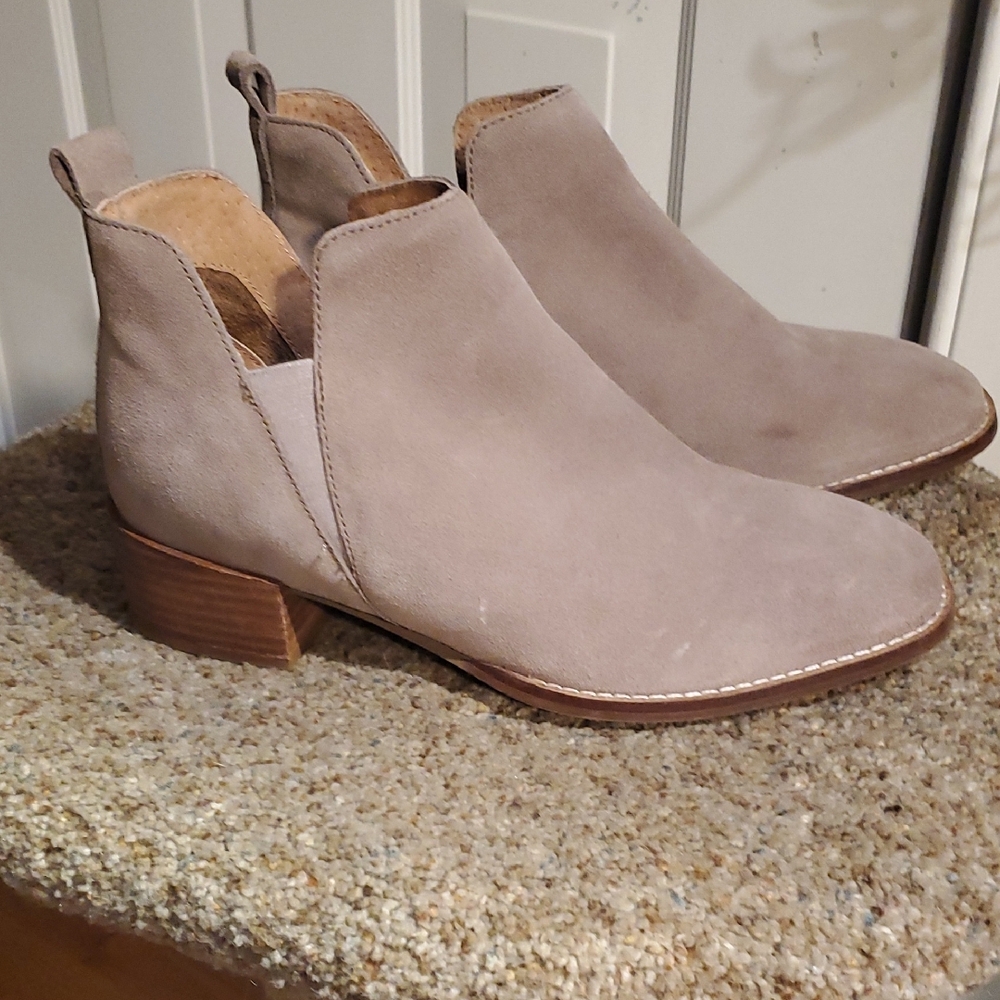 Seychelles Leather Upper Elegant Beige Ankle Booties